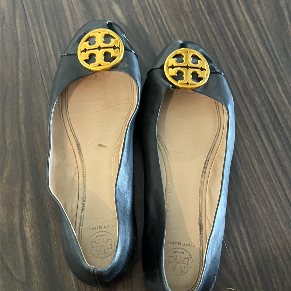 Tory Burch Black Flats with gold Emblem